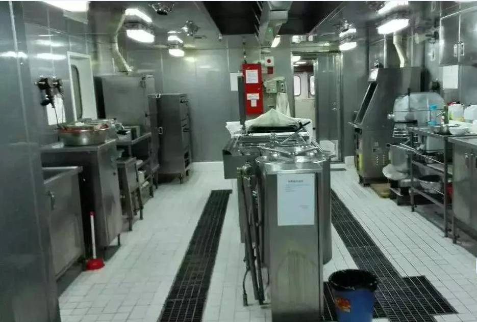 國際貨船焊工電工廚師水手機工長期招聘，管吃管住，待遇好，速報名?。?！