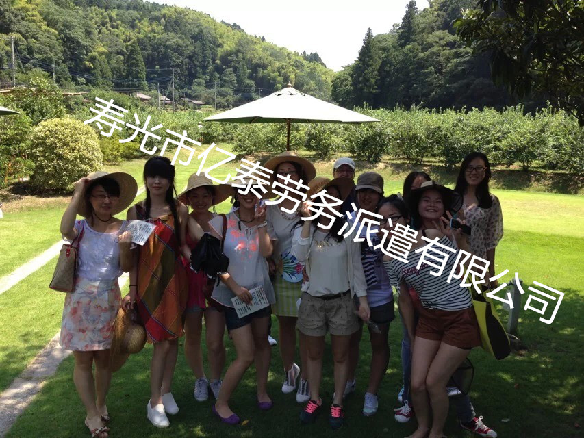 出國勞務人員留影