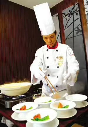 歐洲荷蘭中餐廚師，可攜帶家屬，可移民！