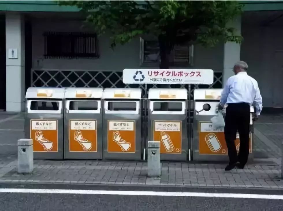 日本的街道真的非常干凈，那么，日本人把垃圾都扔哪兒了呢？