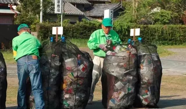 日本的街道真的非常干凈，那么，日本人把垃圾都扔哪兒了呢？